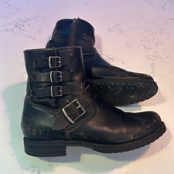Frye Kelly Veronica distressed leather ankle moto boots black buckle 8.5 - Picture 1 of 10